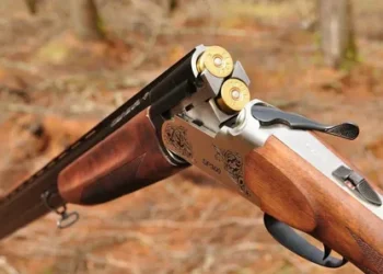 Смертельный конфликт в Мактаарале: полицейский ранен, злоумышленник погиб