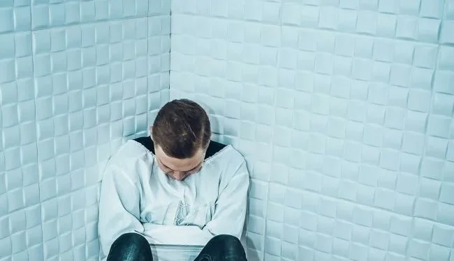 В Атырау врачи игнорировали приступы психбольного — он убил соседа