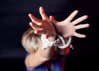 Қарағандыдағы сот ісі: бала анасының қатігездігі салдарынан әкесіне берілді