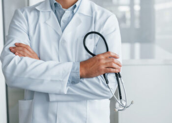 Жаңа заң жобасы: дәрігерлерге шабуыл жасағандар 12 жылға дейін бас бостандығынан айырылуы мүмкін