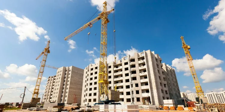 В Аксу для нуждающихся семей купили непригодные для проживания квартиры