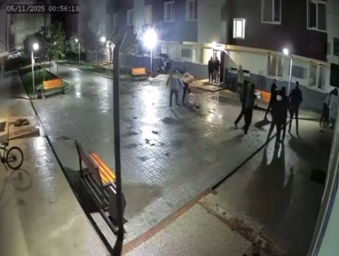 Массовая драка в Алматы: 12 человек напали на охранника и жителя ЖК «Каспий»