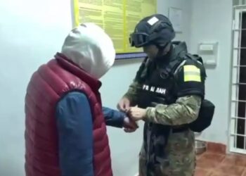 Шымкентте блогер шенеуніктен 10 млн теңге бопсалағаны үшін ұсталды