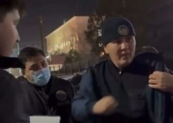 Полицейский пытался сбежать при задержании сотрудниками КНБ и УСБ