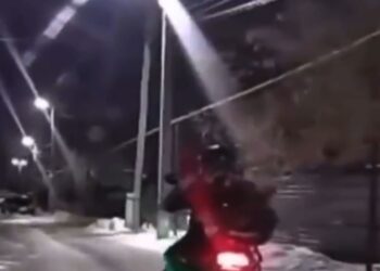 Астанада мас жүргізуші мопедпен қаша жөнелді