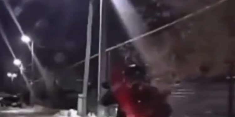 Астанада мас жүргізуші мопедпен қаша жөнелді