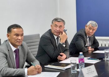 Асхат Бердіханов Шеңгелді шаруаларымен кездесті