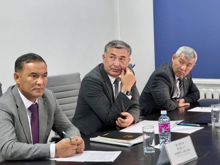 Асхат Бердіханов Шеңгелді шаруаларымен кездесті