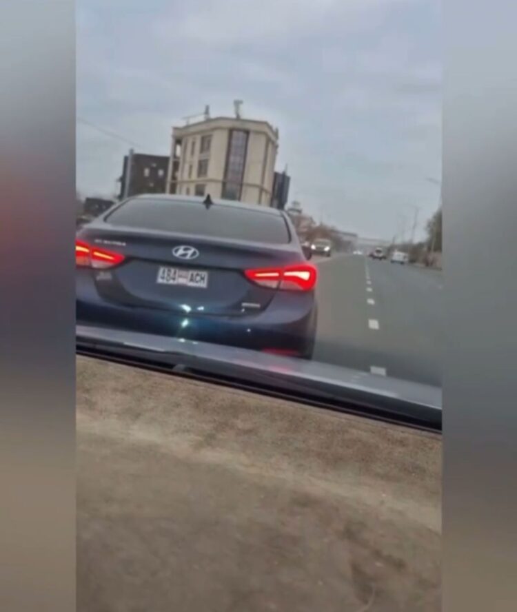 Атырауда жол жанжалы: арнайы жасақ жүргізушіні ұстады