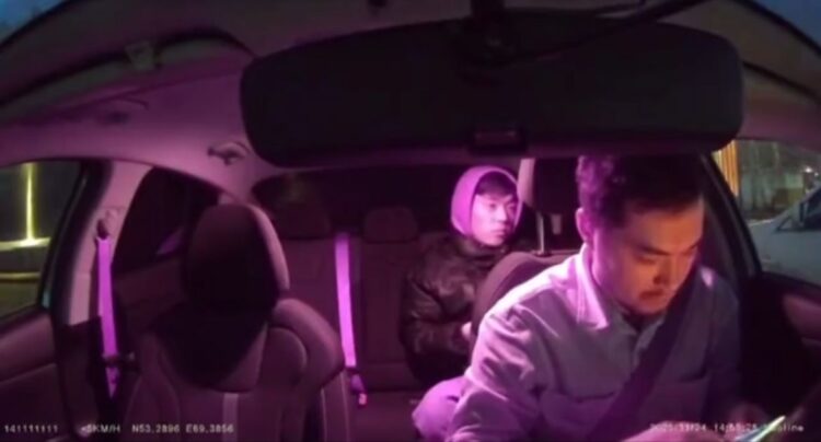 Жолаушы саңырау таксисті алдап, ақшасын төлемей қашып кетті