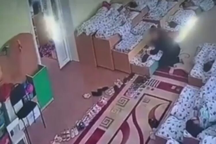 Семейде тәрбиеші 5 жастағы баланы тұншықтыруға әрекет жасады деген оқиға тексеріліп жатыр