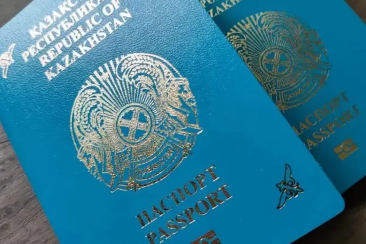Паспорт и права подорожают: сколько казахстанцы заплатят с 1 января 2026 года