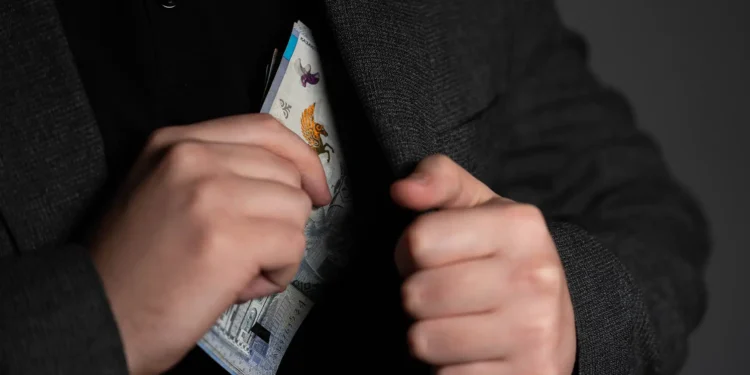 В Алматы осудили частного судебного исполнителя за присвоение 370 млн тенге