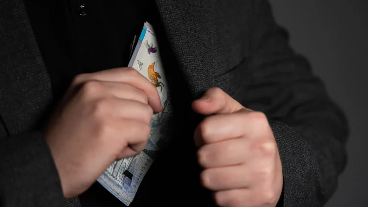 В Алматы осудили частного судебного исполнителя за присвоение 370 млн тенге