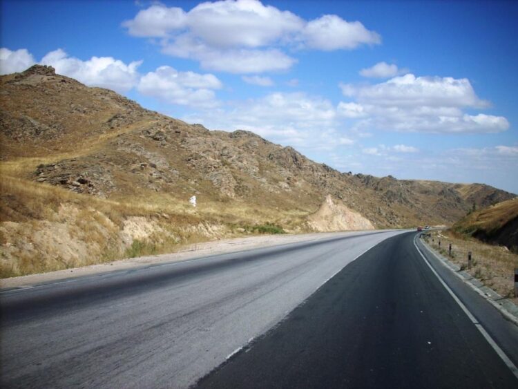 На трассе Алматы-Бишкек введена система контроля средней скорости