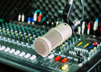 Қазақстанда 200 адамнан асатын іс-шараларда фонограмма қолдануға тыйым салынды