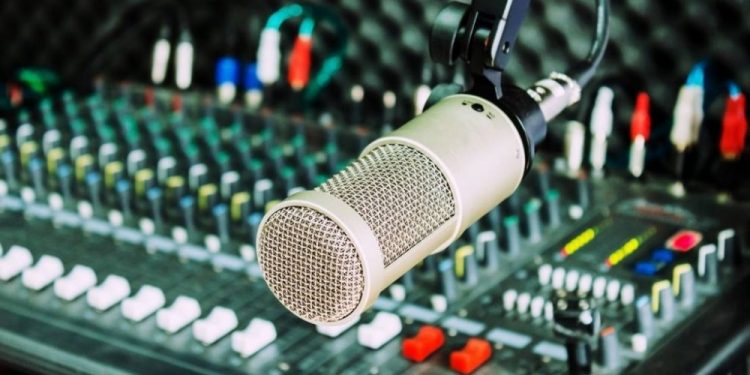 Қазақстанда 200 адамнан асатын іс-шараларда фонограмма қолдануға тыйым салынды