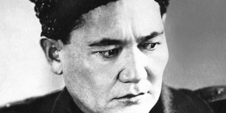 Бауыржан Момышулы посмертно удостоен звания «Халық қаһарманы»