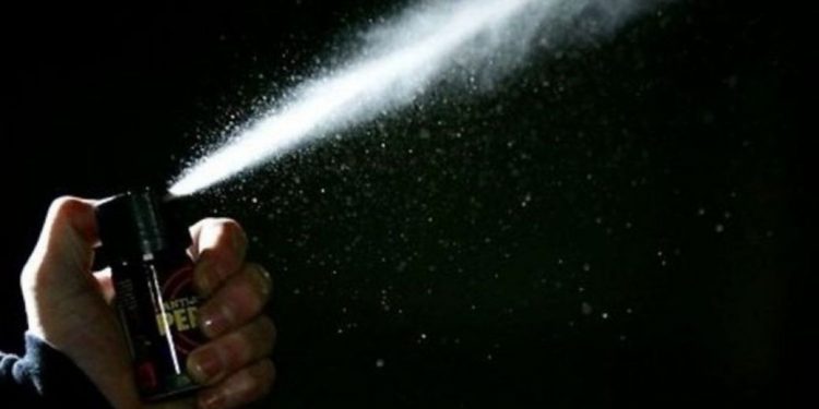 Инцидент в столичном автобусе: подростки попытались снять аварийные молотки и распылили газ в лицо водителю