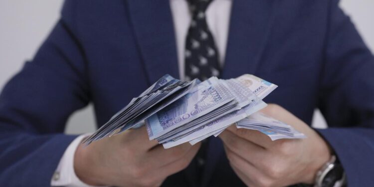 Алматыда жеке сот орындаушысы 370 млн теңгені заңсыз иемденгені үшін сотталды