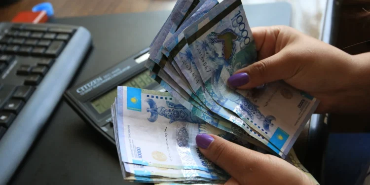 2026 жылы Қазақстанда зейнетақы мен жәрдемақылар өседі: есептеу мысалдары