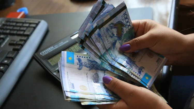 2026 жылы Қазақстанда зейнетақы мен жәрдемақылар өседі: есептеу мысалдары