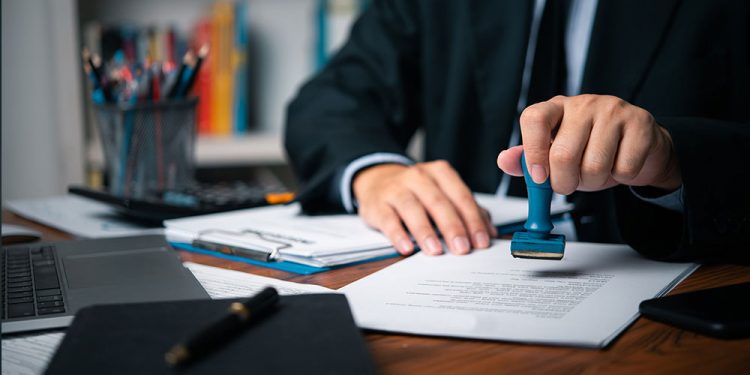 Прокуратура лишила двух нотариусов лицензий после проверки