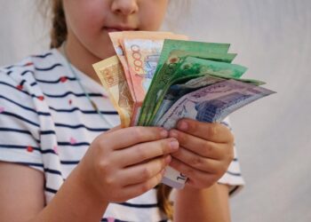 Суд в Жамбылской области наказал женщину за силовое «взыскание» детского пособия