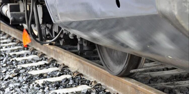 Теміржолда оқыс оқиға: Сарыөзек маңында ер адам жарақат алды