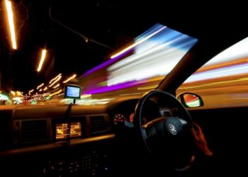 В Алматы разыскивают водителя, скрывшегося после серии столкновений