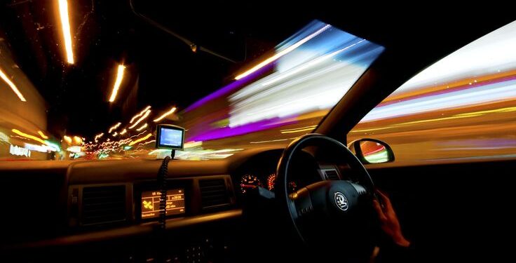 В Алматы разыскивают водителя, скрывшегося после серии столкновений