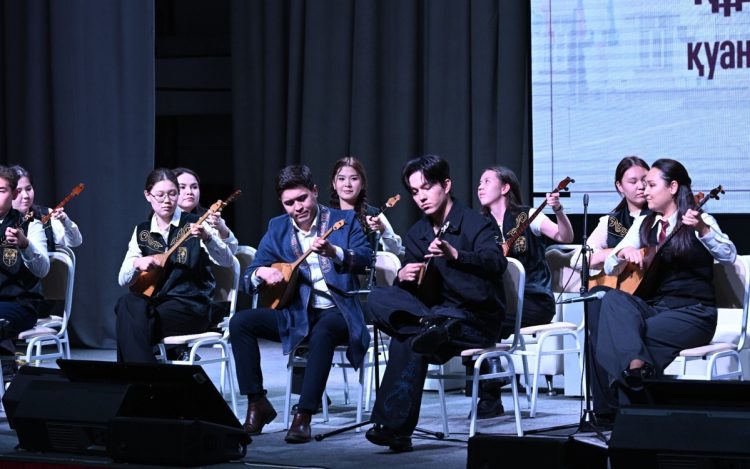 Димаш Құдайберген ҚазҰМУ-дың құрметті профессоры атанды