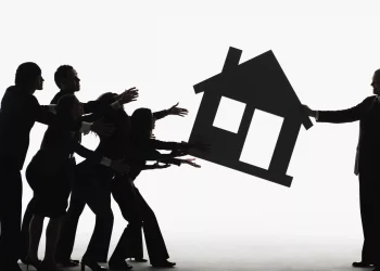 Суд признал казахстанку недостойным наследником и лишил права на дом матери