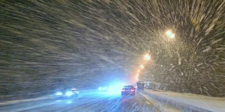 В Жетысу спасли шестерых человек, застрявших в снежном заносе