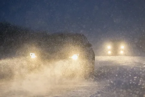 Жетісуда қар құрсауында қалған 6 адам құтқарылды