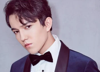 Димаш Кудайберген стал почётным профессором КазНМУ