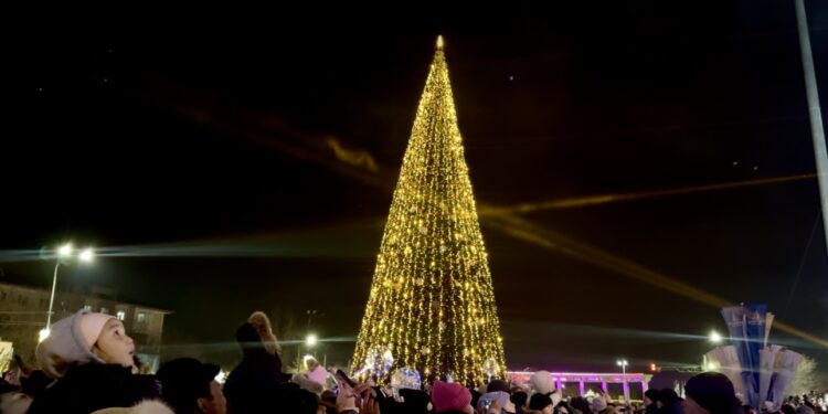 Қонаевта басты шыршаның шамдары салтанатты түрде жағылды