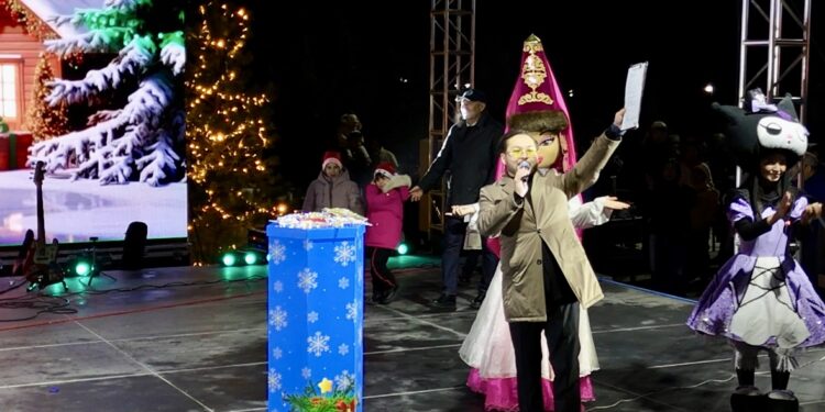 В Конаеве зажглись огни главной новогодней ёлки