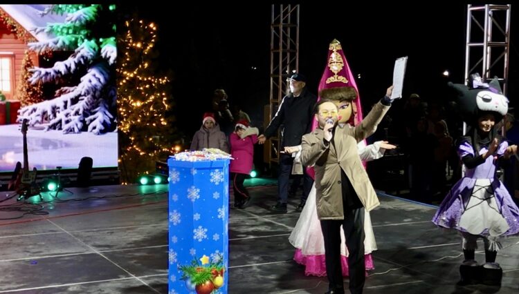 В Конаеве зажглись огни главной новогодней ёлки