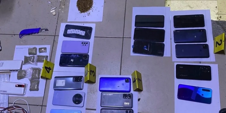 В Уральске пресекли попытку пронести крупную партию запрещённых предметов