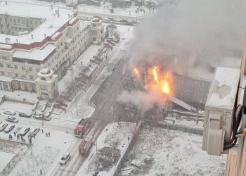 В Астане загорелось заброшенное здание Cinema City