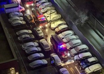 Алматыда RAMS CITY кешеніндегі өрт кезінде өрт сөндірушілер аулаға кіре алмаған