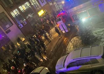 Алматинцы пожаловались на блокированные подъезды во время пожара в ЖК RAMS CITY