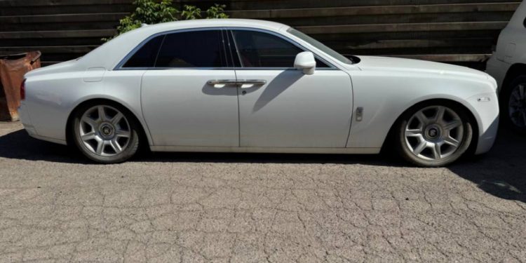 В Алматы на торги выставлен Rolls-Royce с «блатными» номерами