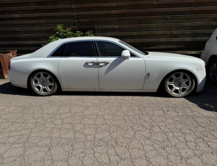В Алматы на торги выставлен Rolls-Royce с «блатными» номерами