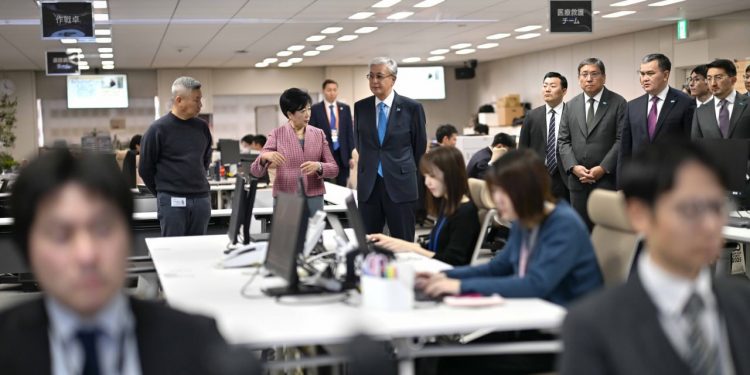 Президент ознакомился с работой ситуационного центра по чрезвычайным ситуациям Токио