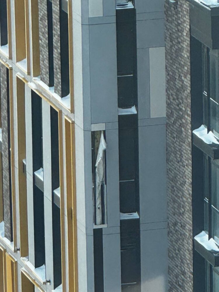 В элитном ЖК «Орда Инвест» обрушился фасад