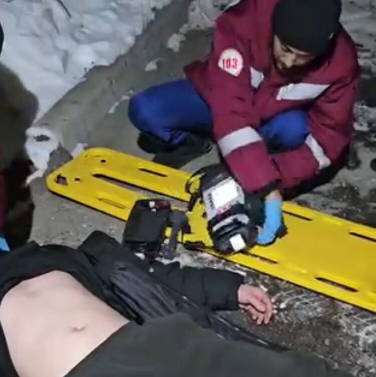 Парень получил удар током от подъездной двери в Усть-Каменогорске