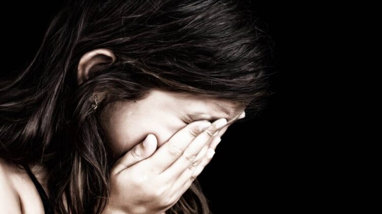 В Актау расследуют дело о насилии над несовершеннолетней школьницей