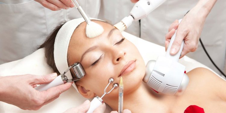 Салон красоты, работавший без лицензии, вернул клиентке 1,2 млн тенге